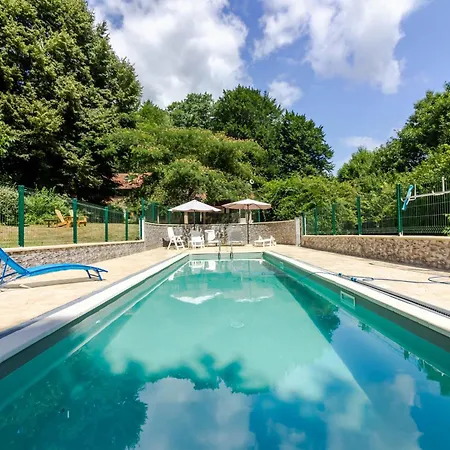 Hébergement de vacances La Parenthèse Fleurie - Avec Piscine Privée