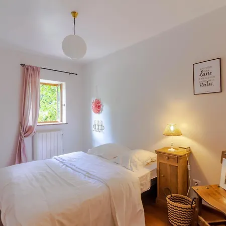 Hébergement de vacances La Parenthèse Fleurie - Avec Piscine Privée Saint-Priest-les-Fougères
