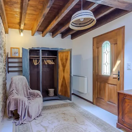 La Parenthèse Fleurie - Avec Piscine Privée Hébergement de vacances Saint-Priest-les-Fougères