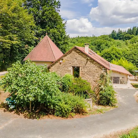 Hébergement de vacances La Parenthèse Fleurie - Avec Piscine Privée Saint-Priest-les-Fougères
